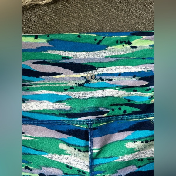 Lululemon Boogie Short Roll Down Sz 4 Seven Wonders Multi Full-on Luon - Picture 4 of 10